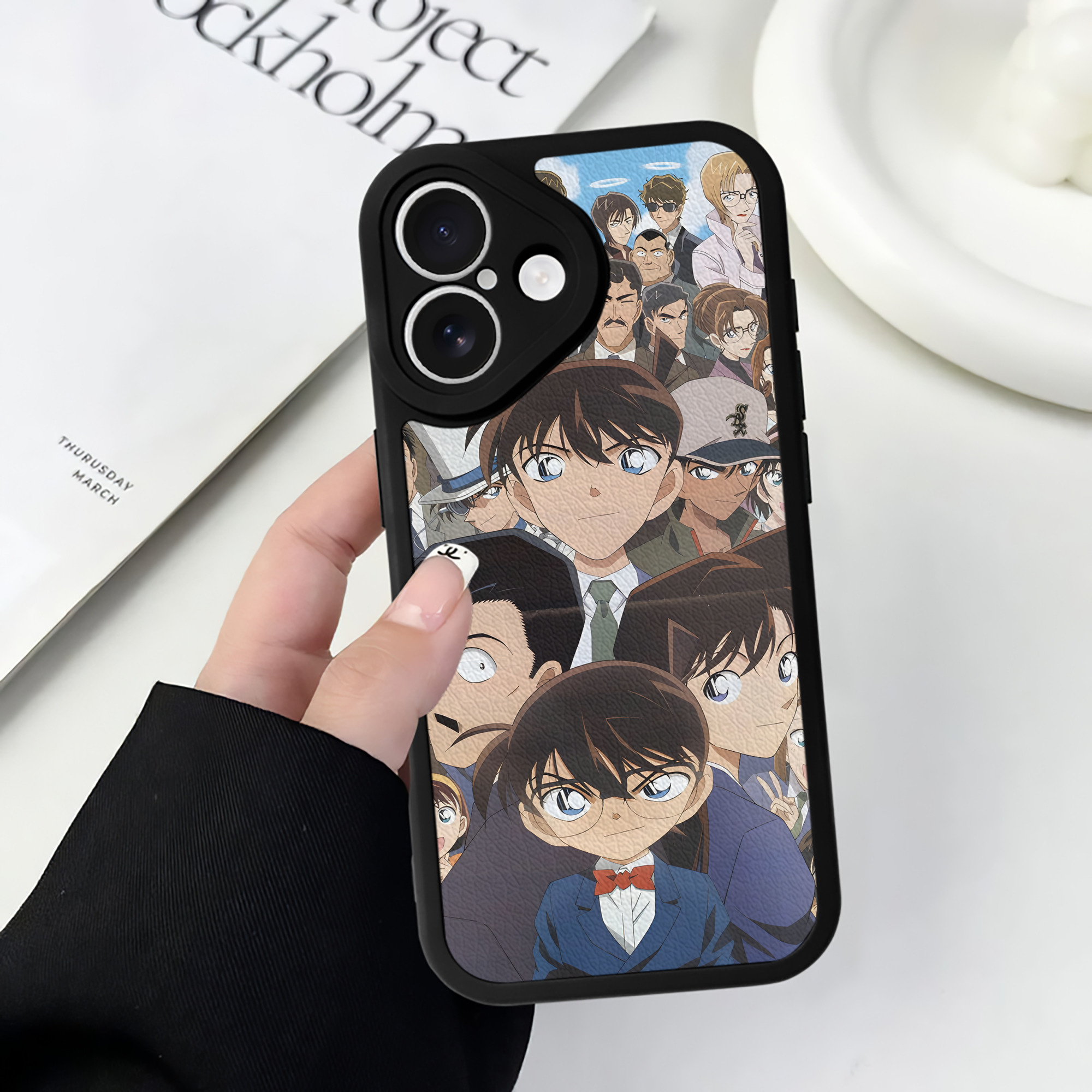 （画像用） 名探偵コナン Detective Conan 【iPhone 16シリーズ対応】シリコンスマホケース（レザー調） 材質：シリコン